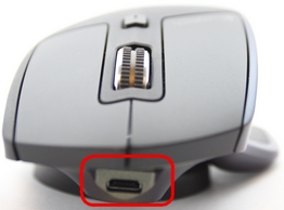 Port micro-USB de la souris