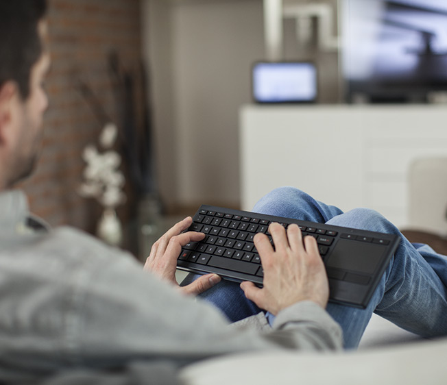 Illuminated LivingRoom HTPC Keyboard K830 Logitech