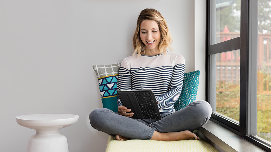 woman using slim folio pro in read mode