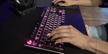 Typing with Long Nails: The Gamer’s Edge – From Changing Lengths to Linear Switches