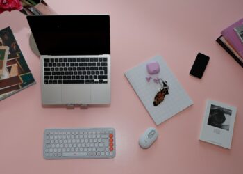 Spring Refresh: 4 Ways to Style Your Desk For Spring