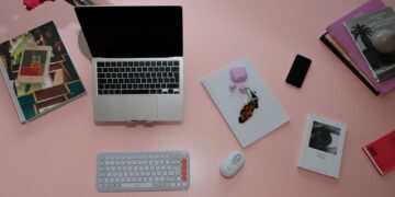 Spring Refresh: 4 Ways to Style Your Desk For Spring