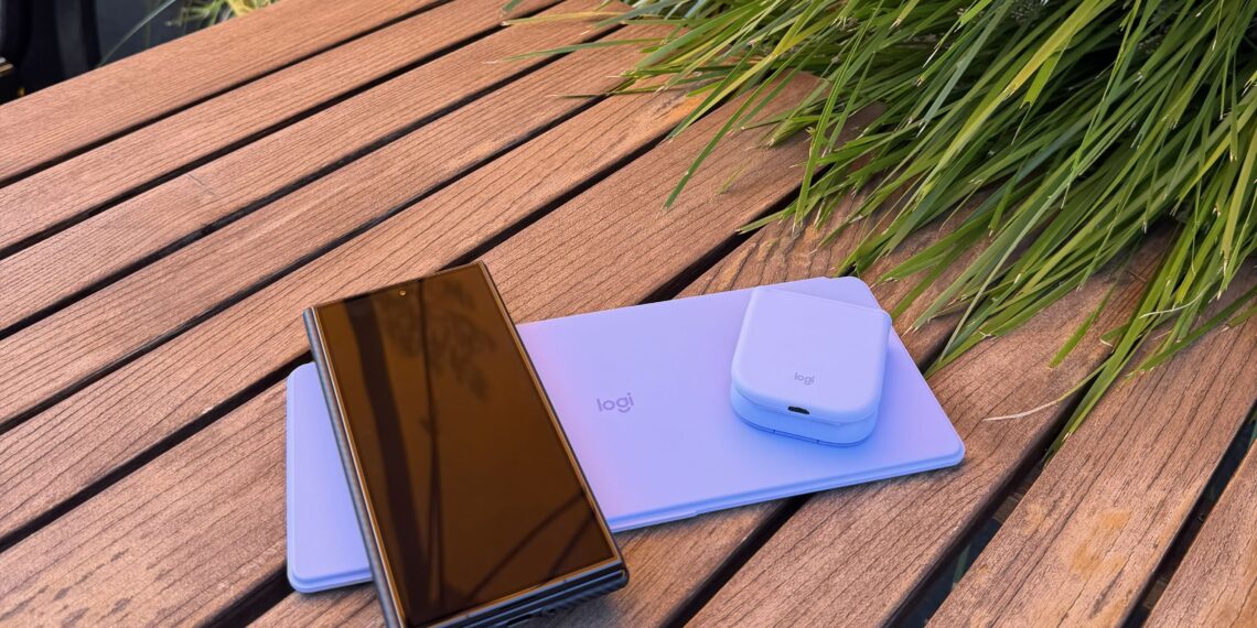 Behind the Fold: The Mouse That Fits in Your Pocket