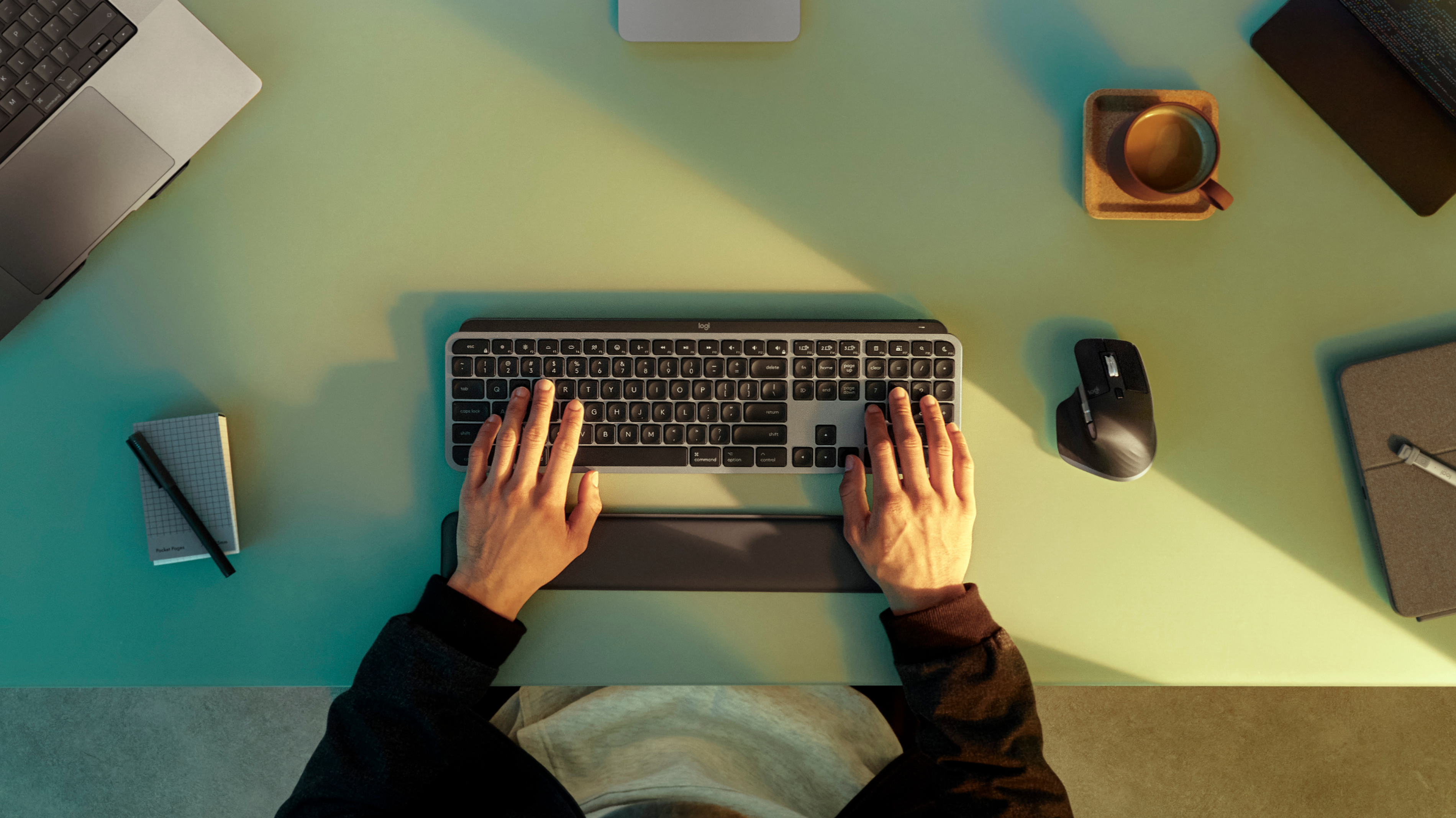 mx-keys-s-combo-mac-feature-05.jpg