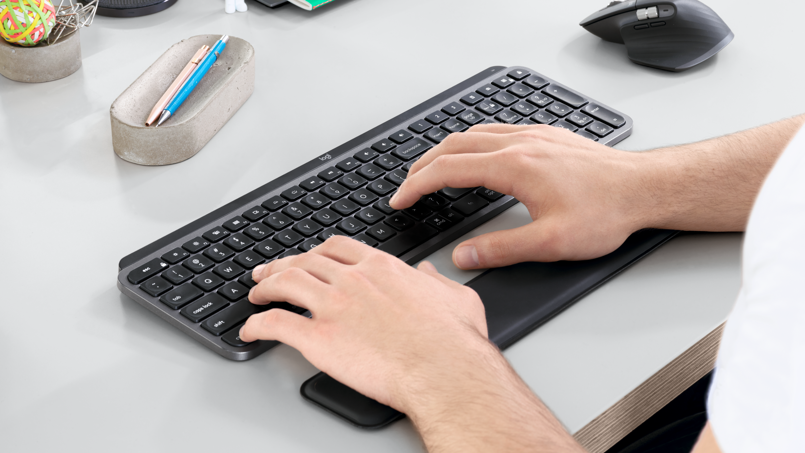Logitech Craft KeyboardUS配列 MX Palm Rest mx-palm-rest-gallery-2.png