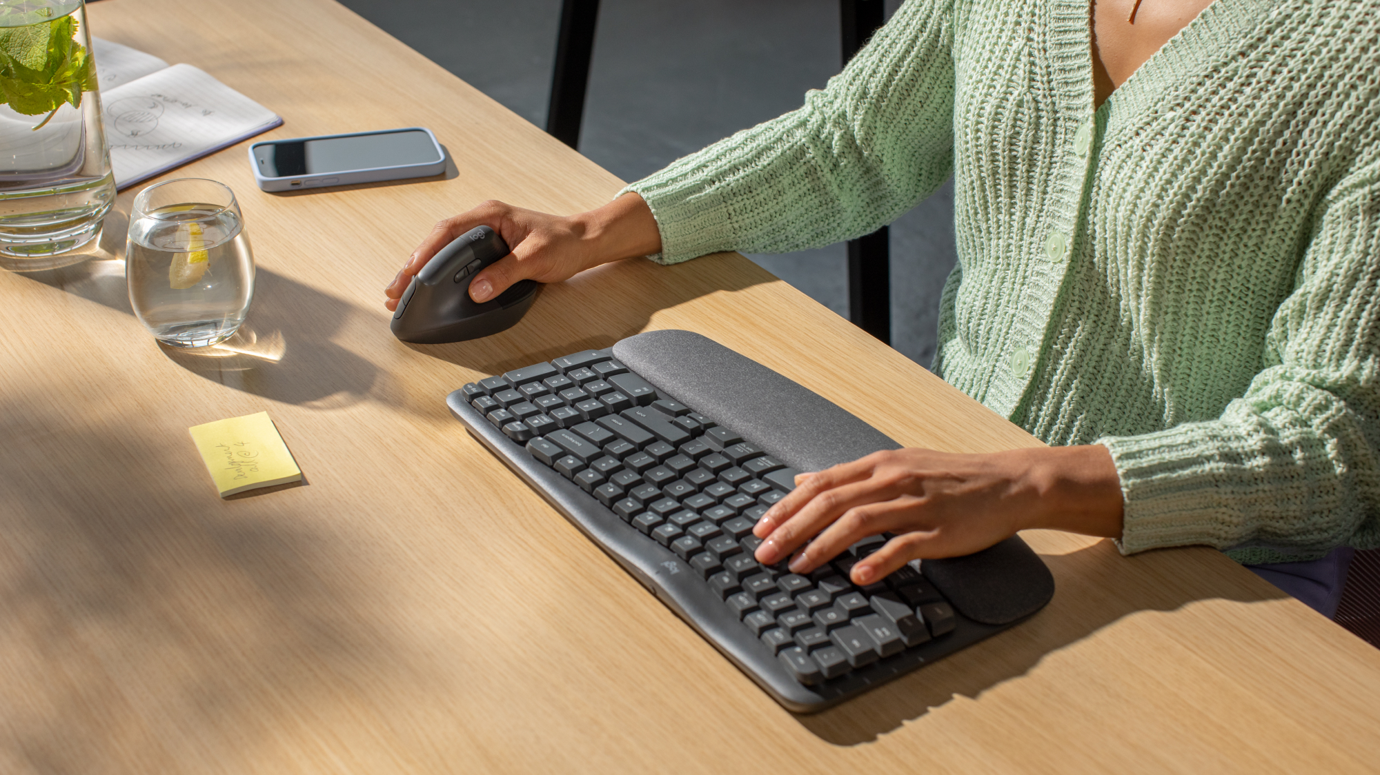 Lift Vertical Ergonomic Mouse | Logitech