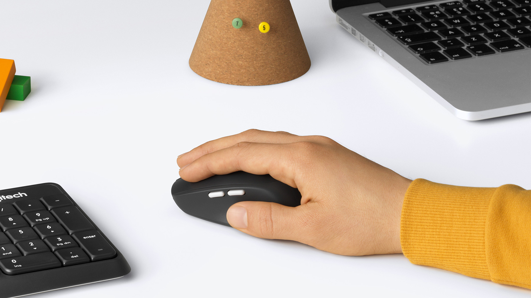 Logitech M585 Multi-Device Wireless Mouse with Flow Tech Logitech M585 Multi-Device Wireless Mouse with Flow Tech