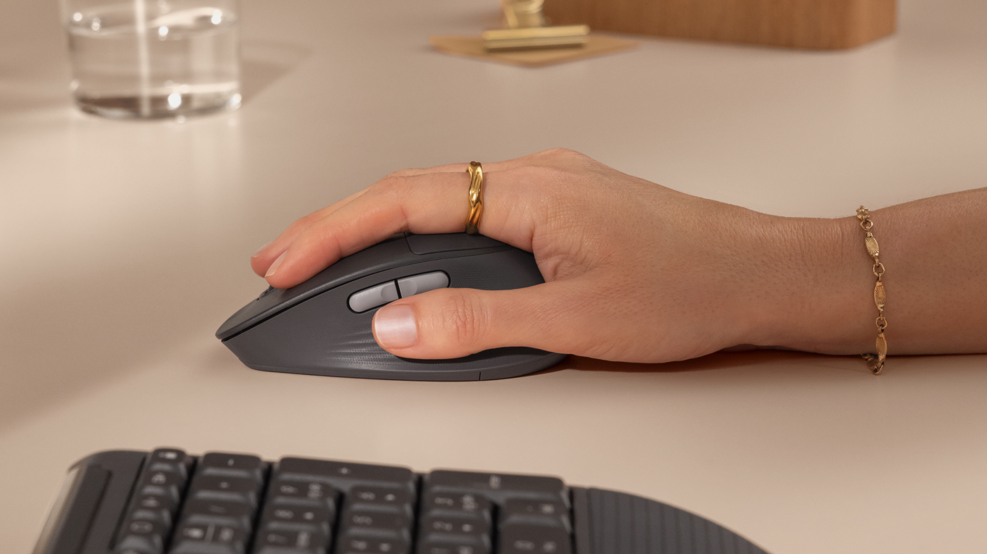 Signature Comfort Plus M850L Wireless Mouse | Logitech