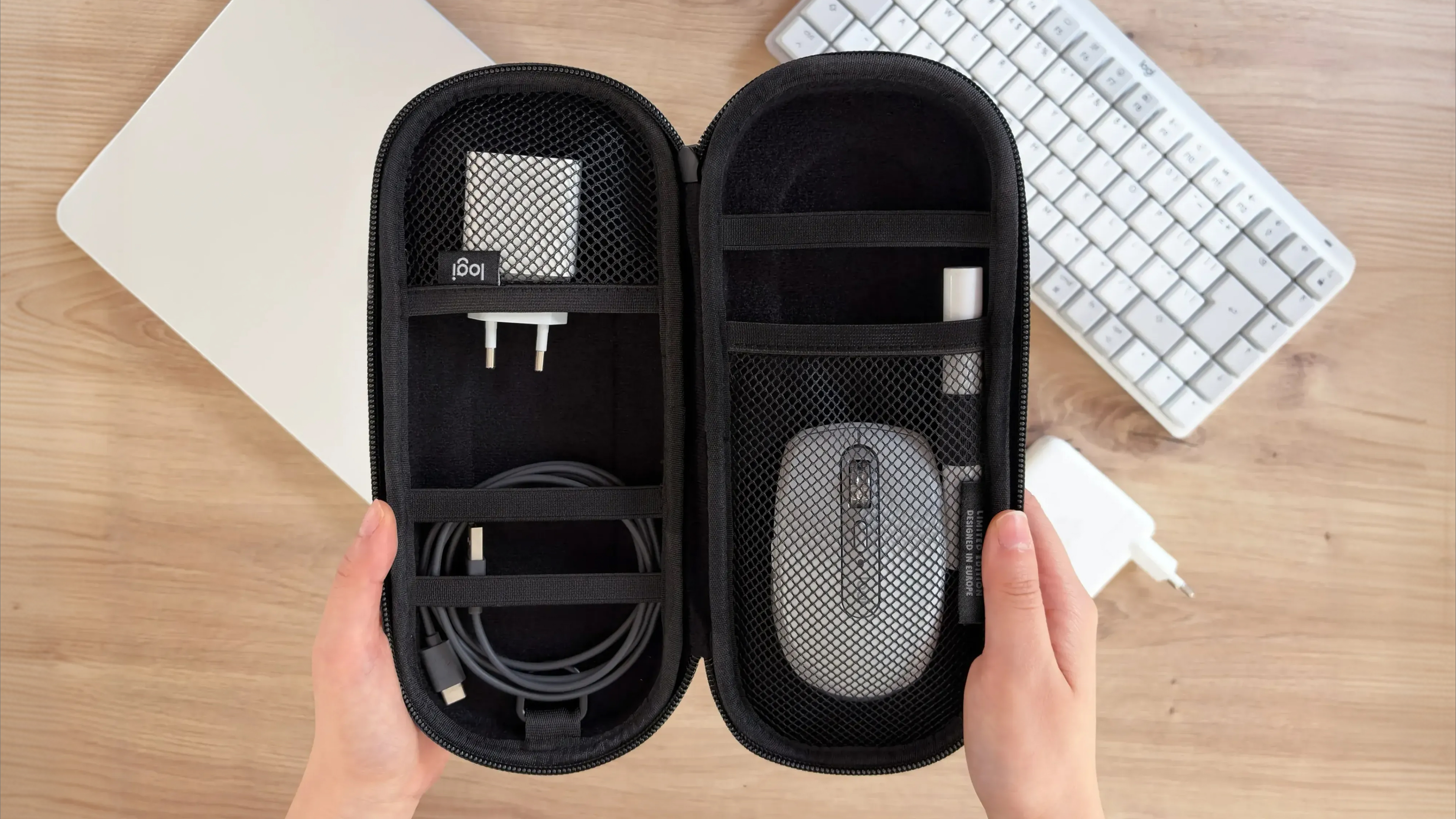 Logi Accessory Case