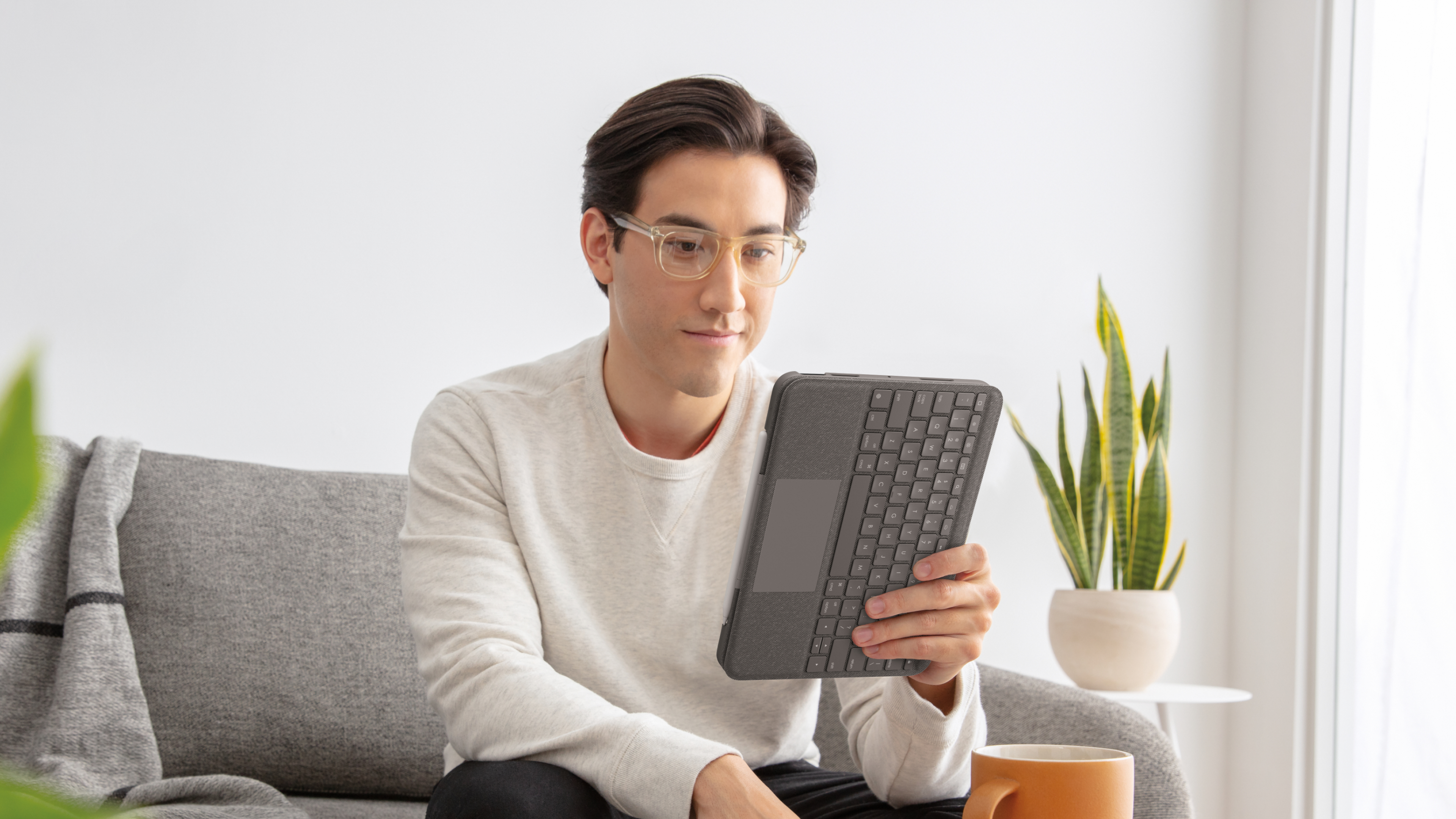 Folio Touch - Trackpad Keyboard Case for iPad Air 11-inch (M2 & M3