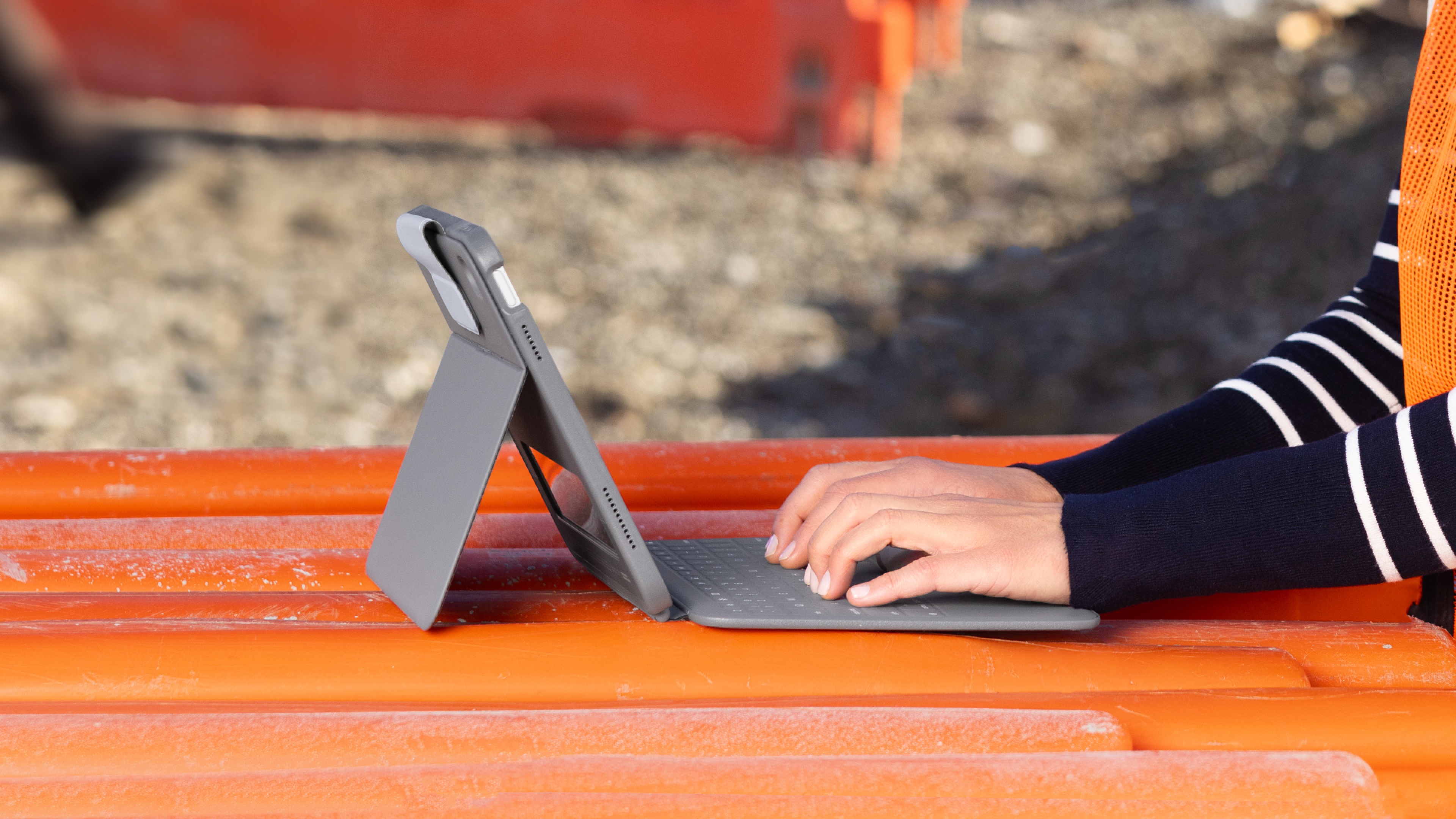 rugged-folio-789-gen-lifestyle