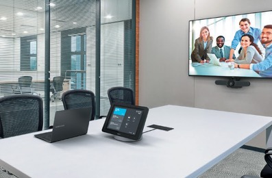 Espacio de reunión reducido con Logitech Smartdock