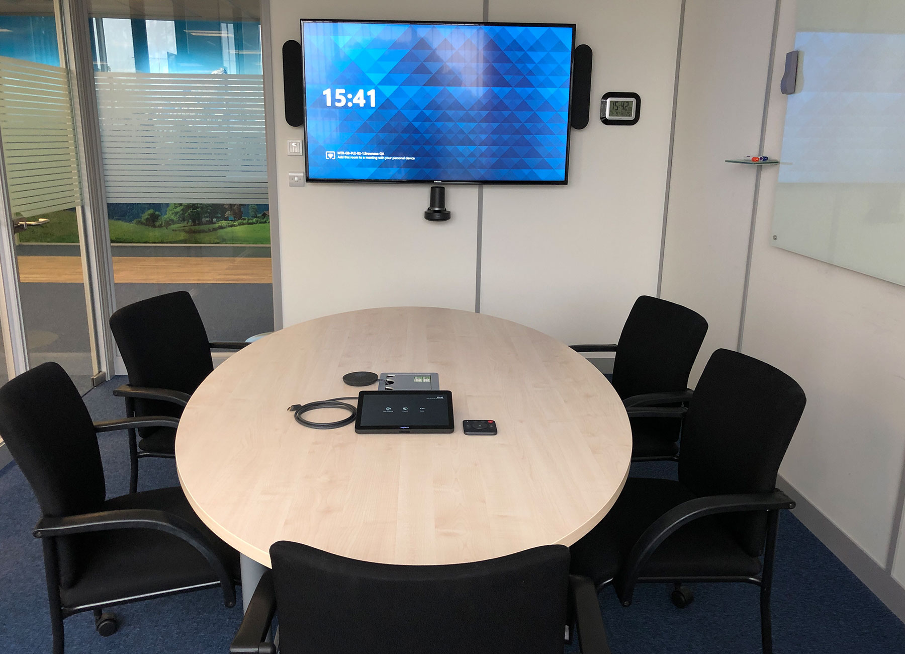 Configuración de videoconferencias para sala de reuniones pequeña